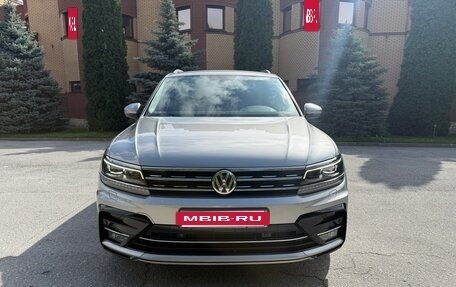 Volkswagen Tiguan II, 2018 год, 3 600 000 рублей, 2 фотография