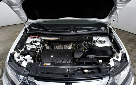 Mitsubishi Outlander III рестайлинг 3, 2017 год, 1 728 000 рублей, 11 фотография