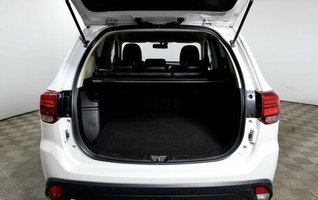 Mitsubishi Outlander III рестайлинг 3, 2017 год, 1 728 000 рублей, 12 фотография
