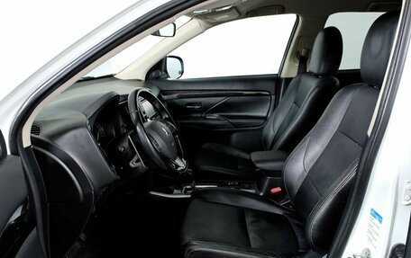 Mitsubishi Outlander III рестайлинг 3, 2017 год, 1 728 000 рублей, 14 фотография