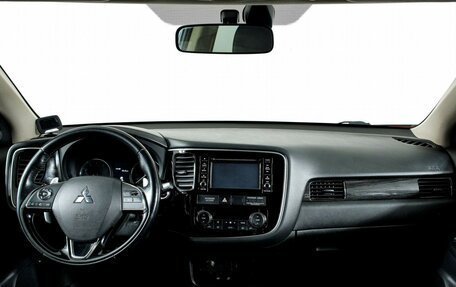 Mitsubishi Outlander III рестайлинг 3, 2017 год, 1 728 000 рублей, 16 фотография