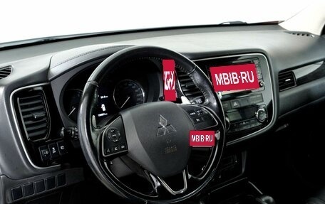 Mitsubishi Outlander III рестайлинг 3, 2017 год, 1 728 000 рублей, 15 фотография