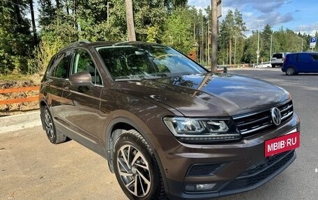 Volkswagen Tiguan II, 2018 год, 2 200 000 рублей, 3 фотография