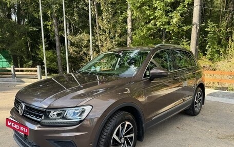 Volkswagen Tiguan II, 2018 год, 2 200 000 рублей, 2 фотография