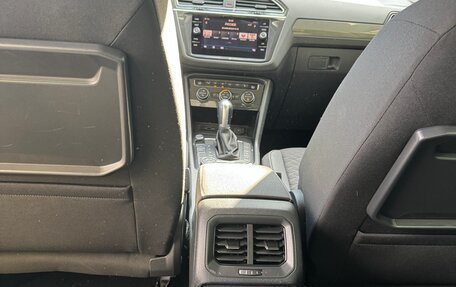 Volkswagen Tiguan II, 2018 год, 2 200 000 рублей, 15 фотография