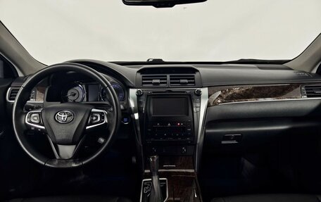 Toyota Camry, 2017 год, 2 069 000 рублей, 10 фотография