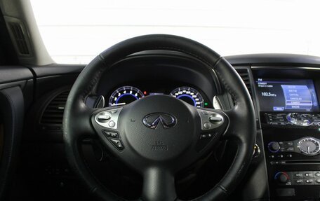 Infiniti QX70, 2016 год, 2 600 000 рублей, 17 фотография
