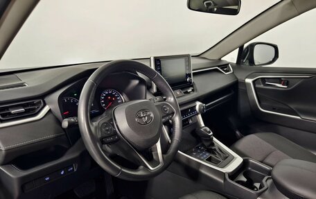 Toyota RAV4, 2020 год, 2 935 000 рублей, 10 фотография
