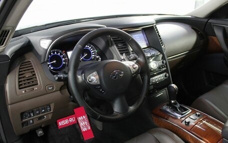 Infiniti QX70, 2016 год, 2 600 000 рублей, 13 фотография
