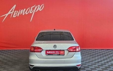 Volkswagen Jetta VI, 2013 год, 1 085 000 рублей, 4 фотография