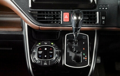 Toyota Esquire I, 2015 год, 2 150 000 рублей, 13 фотография