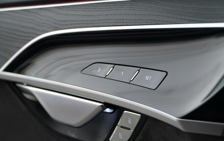 Audi A8, 2018 год, 7 999 999 рублей, 16 фотография