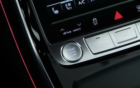 Audi A8, 2018 год, 7 999 999 рублей, 26 фотография