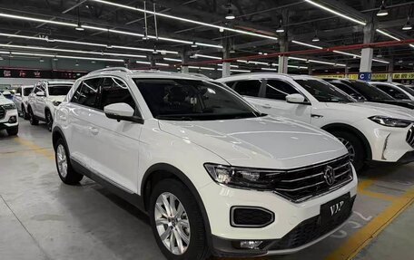 Volkswagen T-Roc I, 2022 год, 1 670 000 рублей, 2 фотография