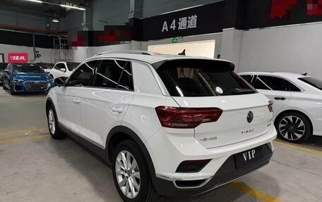 Volkswagen T-Roc I, 2022 год, 1 670 000 рублей, 3 фотография