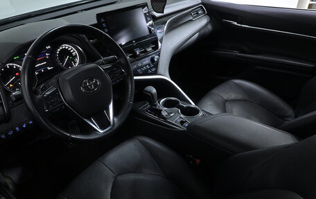 Toyota Camry, 2021 год, 3 200 000 рублей, 7 фотография