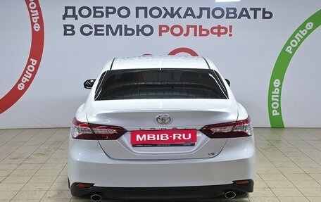 Toyota Camry, 2021 год, 3 200 000 рублей, 5 фотография