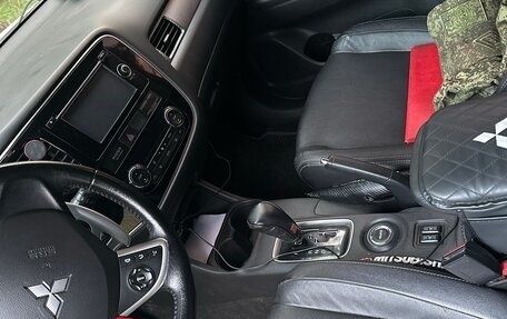 Mitsubishi Outlander III рестайлинг 3, 2013 год, 1 550 000 рублей, 3 фотография