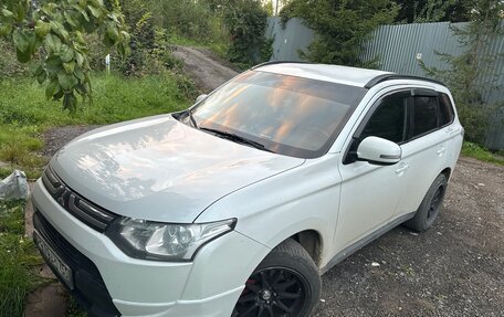 Mitsubishi Outlander III рестайлинг 3, 2013 год, 1 550 000 рублей, 5 фотография