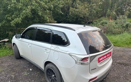 Mitsubishi Outlander III рестайлинг 3, 2013 год, 1 550 000 рублей, 4 фотография