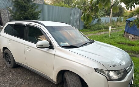Mitsubishi Outlander III рестайлинг 3, 2013 год, 1 550 000 рублей, 8 фотография