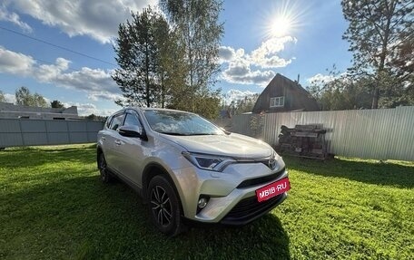 Toyota RAV4, 2018 год, 2 390 000 рублей, 4 фотография