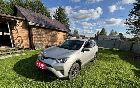 Toyota RAV4, 2018 год, 2 390 000 рублей, 3 фотография