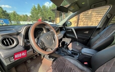 Toyota RAV4, 2018 год, 2 390 000 рублей, 10 фотография