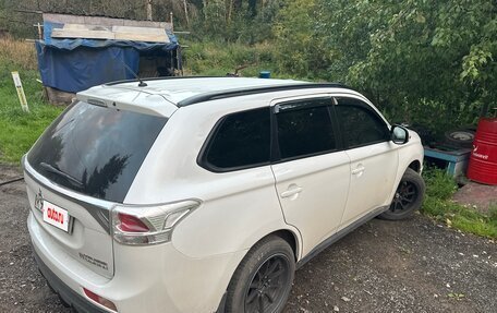 Mitsubishi Outlander III рестайлинг 3, 2013 год, 1 550 000 рублей, 6 фотография