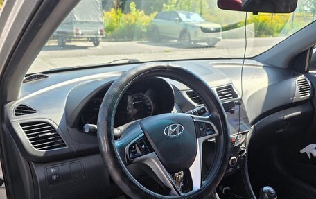 Hyundai Solaris II рестайлинг, 2011 год, 535 000 рублей, 13 фотография