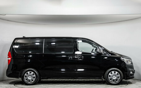 Hyundai H-1 II рестайлинг, 2018 год, 2 499 000 рублей, 4 фотография