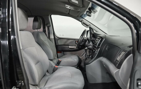 Hyundai H-1 II рестайлинг, 2018 год, 2 499 000 рублей, 17 фотография