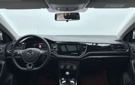 Volkswagen T-Roc I, 2022 год, 1 422 900 рублей, 10 фотография