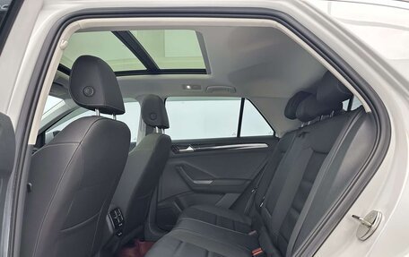 Volkswagen T-Roc I, 2022 год, 1 422 900 рублей, 9 фотография
