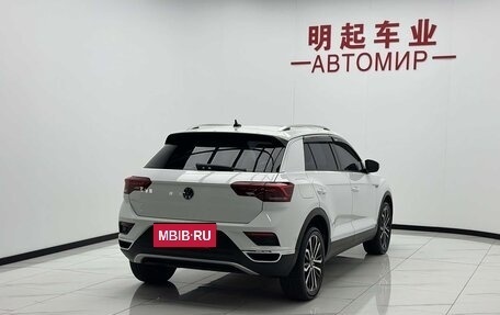 Volkswagen T-Roc I, 2022 год, 1 422 900 рублей, 6 фотография
