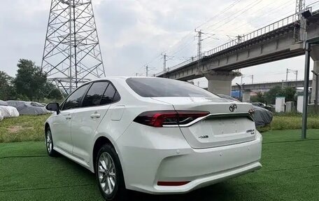 Toyota Corolla, 2022 год, 1 800 000 рублей, 5 фотография
