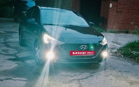 Hyundai Solaris II рестайлинг, 2021 год, 1 200 000 рублей, 5 фотография