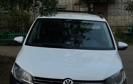 Volkswagen Touran III, 2014 год, 750 000 рублей, 1 фотография