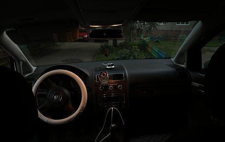 Volkswagen Touran III, 2014 год, 750 000 рублей, 9 фотография