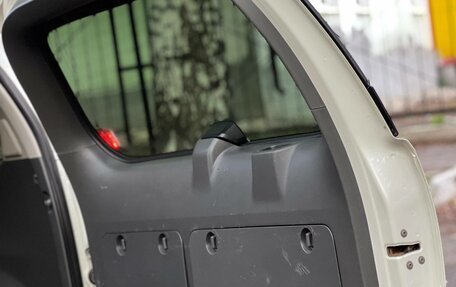 Toyota Land Cruiser Prado 150 рестайлинг 2, 2013 год, 2 900 000 рублей, 13 фотография