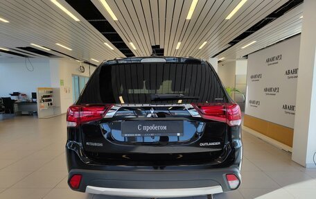 Mitsubishi Outlander III рестайлинг 3, 2017 год, 1 630 000 рублей, 4 фотография