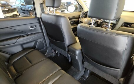 Mitsubishi Outlander III рестайлинг 3, 2017 год, 1 630 000 рублей, 9 фотография