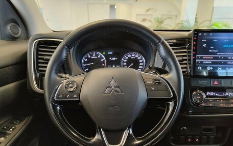 Mitsubishi Outlander III рестайлинг 3, 2017 год, 1 630 000 рублей, 15 фотография