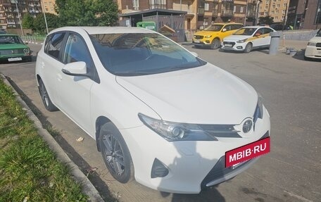 Toyota Auris II, 2014 год, 1 490 000 рублей, 2 фотография