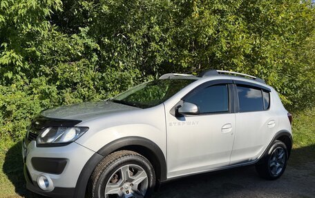 Renault Sandero II рестайлинг, 2015 год, 650 000 рублей, 24 фотография