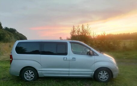 Hyundai H-1 II рестайлинг, 2008 год, 990 000 рублей, 2 фотография
