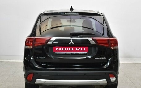 Mitsubishi Outlander III рестайлинг 3, 2018 год, 2 100 000 рублей, 3 фотография