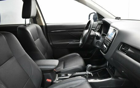 Mitsubishi Outlander III рестайлинг 3, 2018 год, 2 100 000 рублей, 15 фотография
