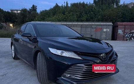 Toyota Camry, 2019 год, 2 650 000 рублей, 2 фотография