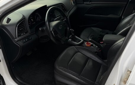 Hyundai Elantra VI рестайлинг, 2017 год, 1 400 000 рублей, 10 фотография
